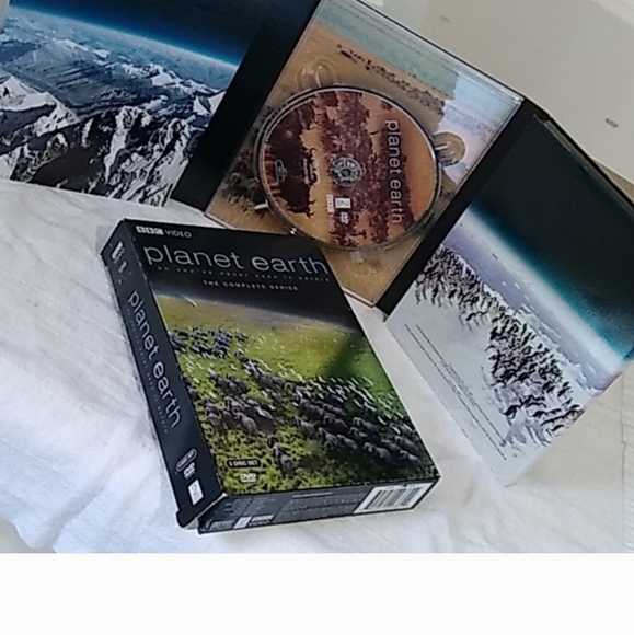 Planet Earth DVD set - Picture 3 of 6